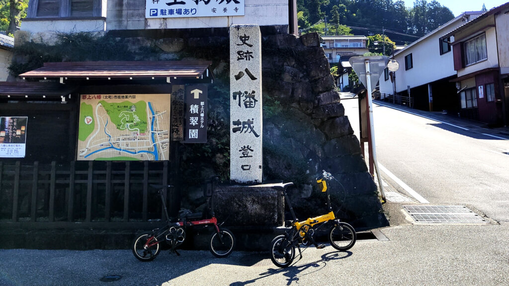 郡上八幡城入り口