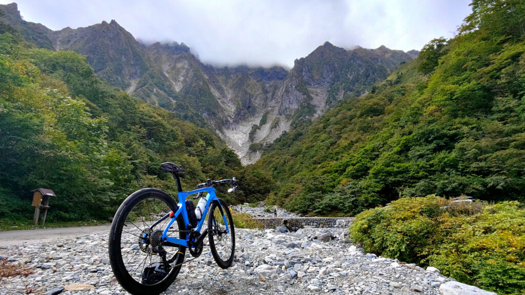 前面に広がる一ノ倉沢の風景は圧巻の一言