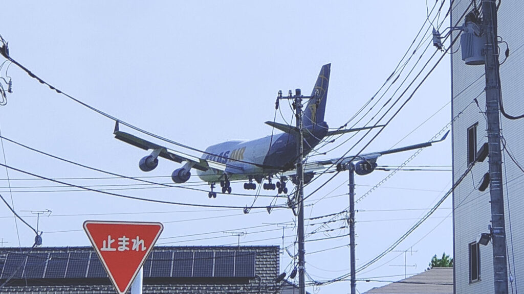 箱根ヶ崎から見た飛行機