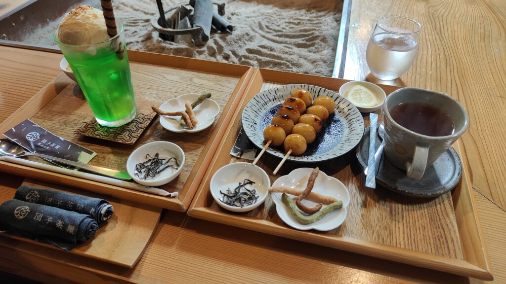 クリームソーダと団子セット